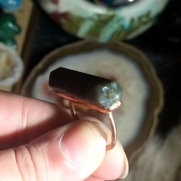 Sale! 'Ceremony' Size 7 DT Labradorite Ring - Picture 4 of 6